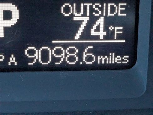 Used 2018 Toyota Corolla LE image 29