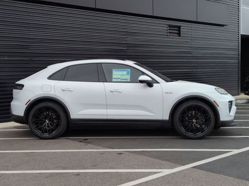 Used 2026 Porsche Macan Electric RWD image 6
