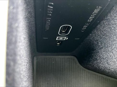 Used 2023 Volvo XC90 T8 Ultimate w/ Protection Package Premier image 37