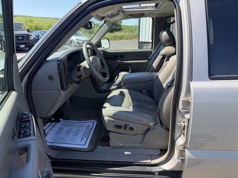 Used 2005 GMC Yukon Denali AWD/4WD image 9