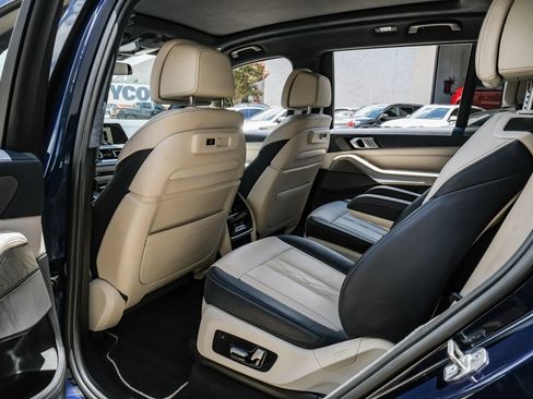 Used 2021 BMW X7 xDrive40i w/ M Sport Package AWD/4WD image 38