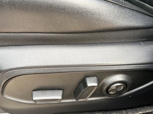 Used 2024 Jeep Grand Cherokee L Limited w/ Black Appearance Package RWD image 11