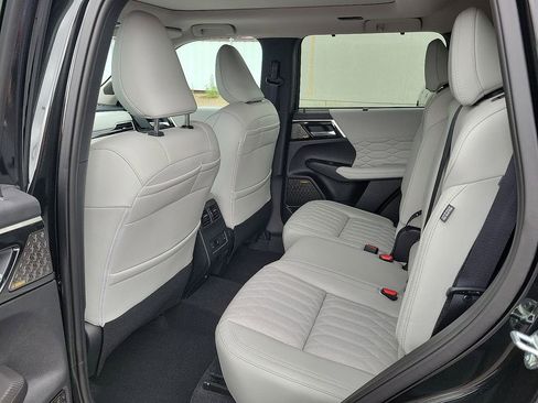 New 2025 Mitsubishi Outlander Platinum Edition image 7