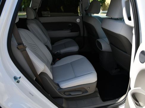 Used 2026 Hyundai Palisade SEL FWD image 32