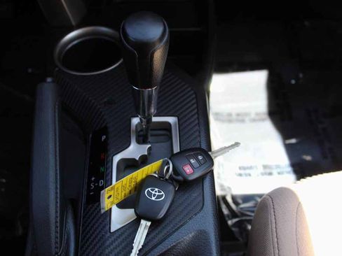 Used 2015 Toyota RAV4 XLE image 20