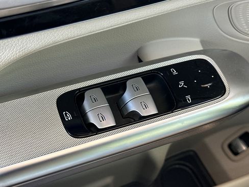 Used 2024 Mercedes-Benz GLC 300 4MATIC image 13
