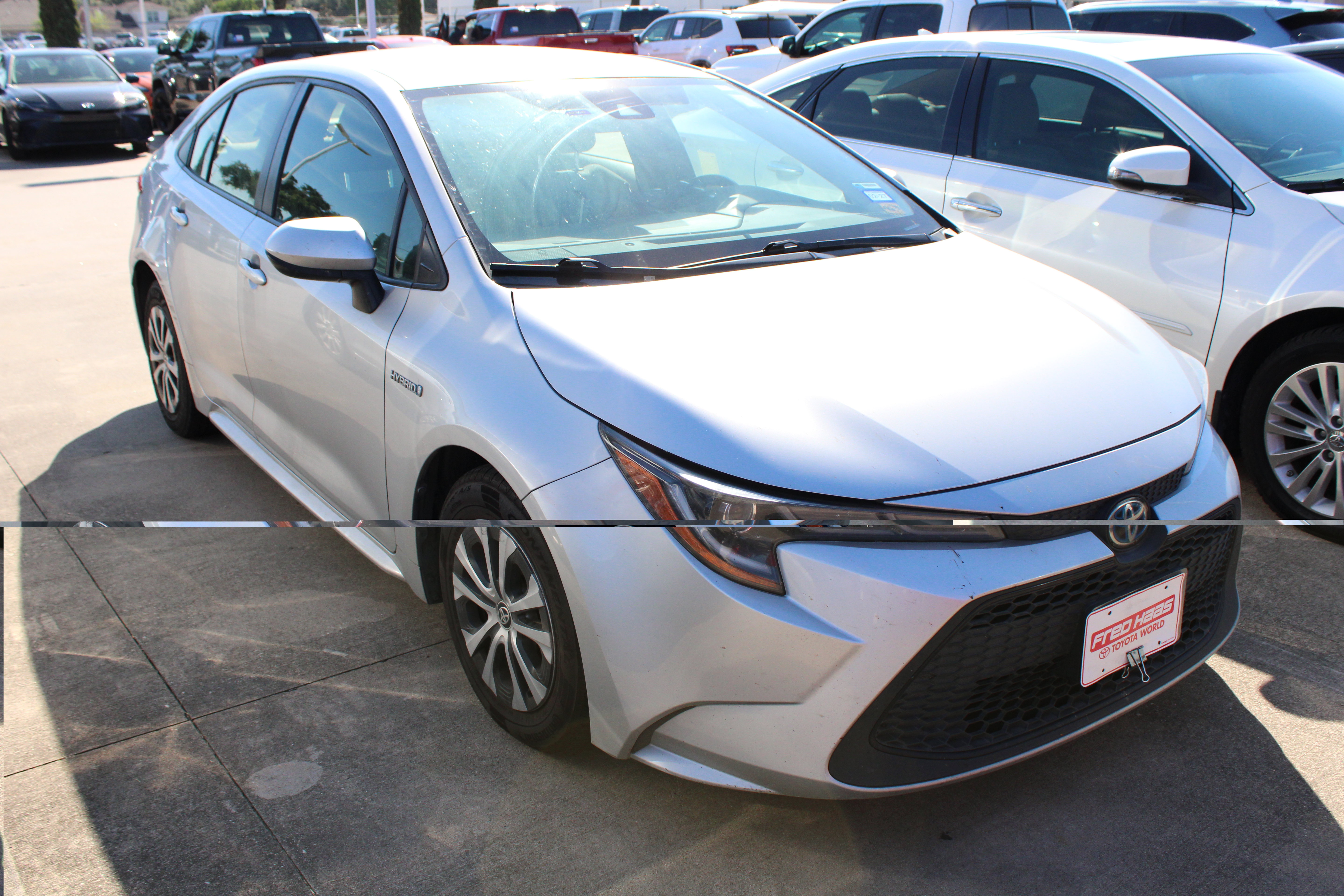 Used 2020 Toyota Corolla LE w/ Carpet Mat Package (TMS) FWD image 2