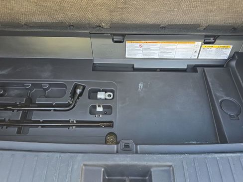 Used 2022 Toyota Highlander XLE image 18