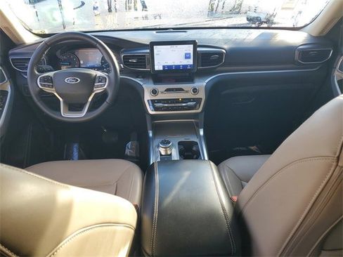 Used 2021 Ford Explorer XLT w/ Equipment Group 202A image 14