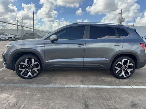 Used 2022 Volkswagen Taos SEL AWD/4WD image 2
