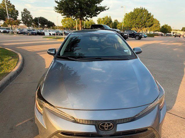 Used 2023 Toyota Corolla LE FWD image 2