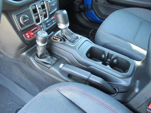 New 2025 Jeep Gladiator Rubicon w/ Convenience Group image 17