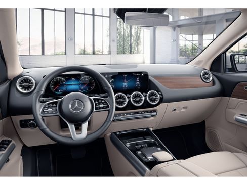 Used 2023 Mercedes-Benz GLA 250 4MATIC image 3