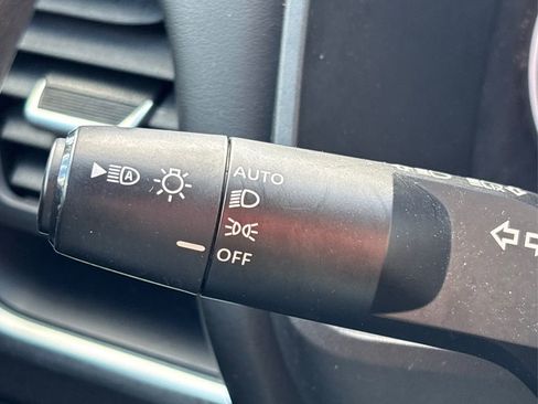 Used 2023 Nissan Rogue S image 25