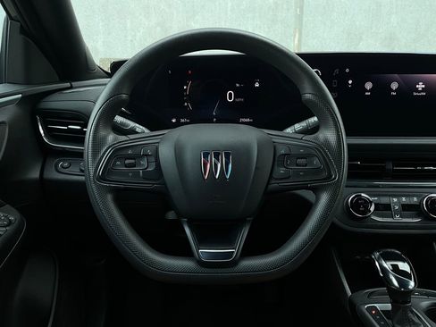 Used 2025 Buick Envista Preferred image 32