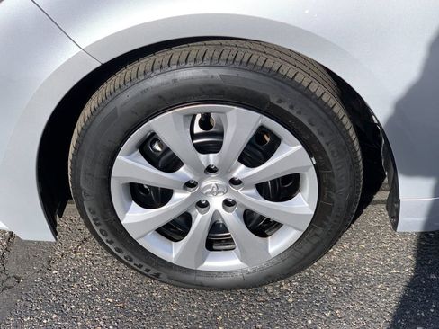 Used 2025 Toyota Corolla LE image 9