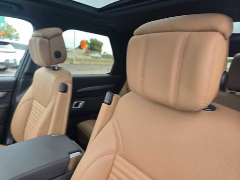 Certified 2025 Land Rover Discovery Dynamic SE image 26