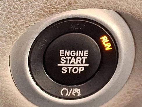 Used 2023 Chrysler Pacifica Limited image 24