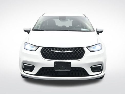 Used 2023 Chrysler Pacifica Touring-L image 2