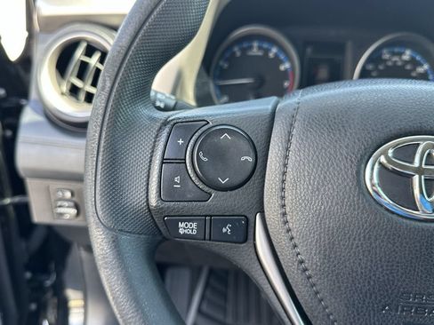 Used 2018 Toyota RAV4 LE FWD image 28