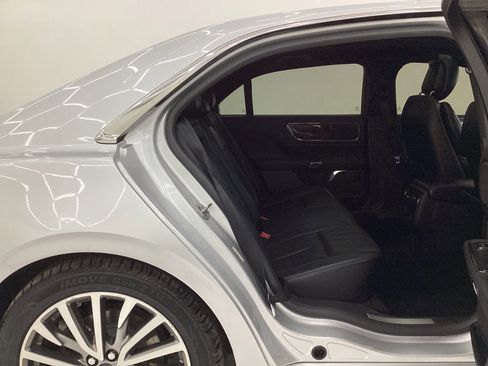 Used 2017 Lincoln Continental Select image 21