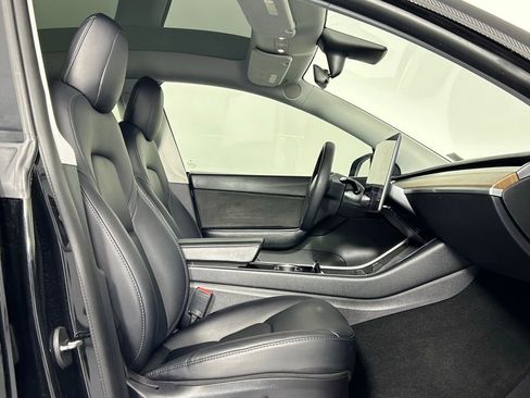 Used 2021 Tesla Model Y Long Range image 11