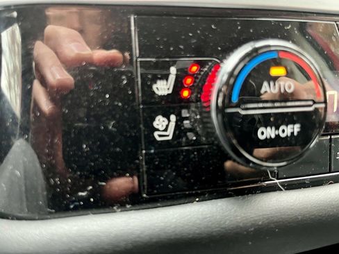 Used 2024 Nissan Pathfinder Platinum w/ Cargo Package image 31