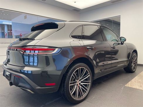 Certified 2025 Porsche Macan image 7