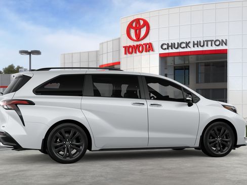 Used 2026 Toyota Sienna XSE FWD image 47