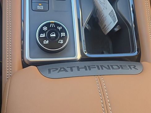 New 2025 Nissan Pathfinder Platinum image 26