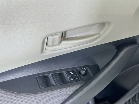 Used 2025 Toyota Corolla LE FWD image 14
