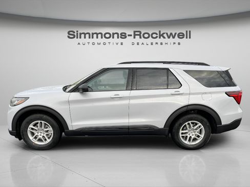 Used 2026 Ford Explorer Active AWD/4WD image 2