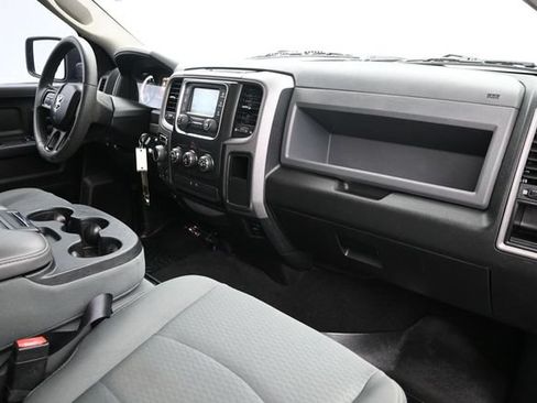 Used 2018 RAM 1500 Express AWD/4WD image 10