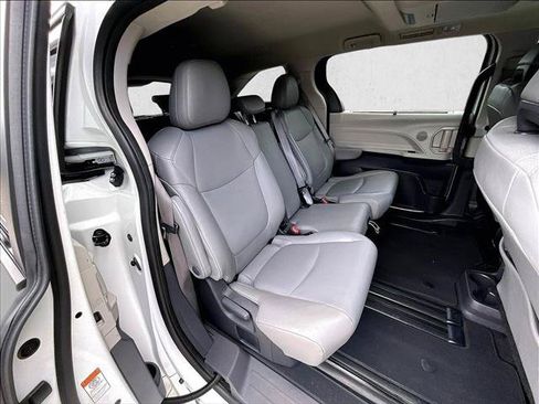 Used 2024 Toyota Sienna XLE w/ XLE Plus Package FWD image 29