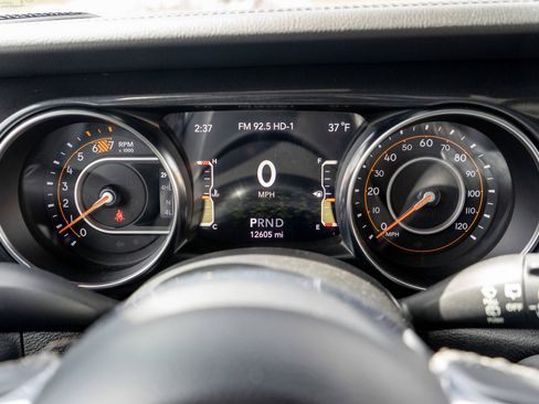 Used 2022 Jeep Wrangler Unlimited Sahara AWD/4WD image 12