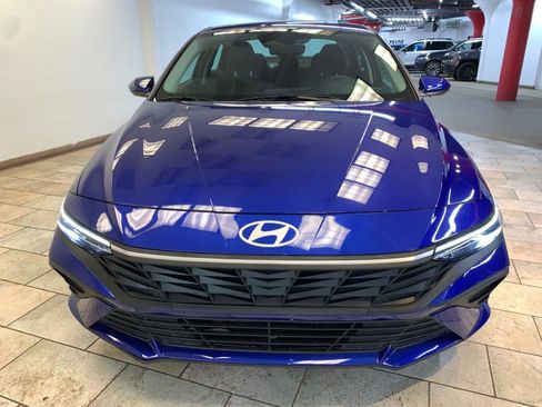 Used 2024 Hyundai Elantra SEL image 3