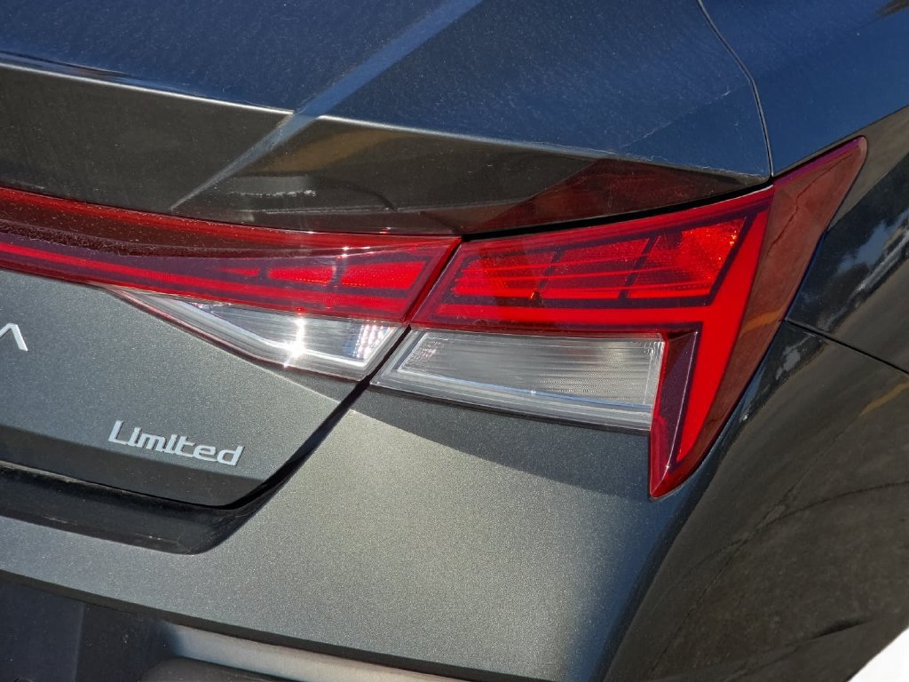Used 2024 Hyundai Elantra Limited FWD image 33