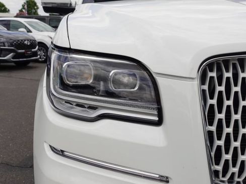 Used 2022 Lincoln Navigator Reserve AWD/4WD image 3