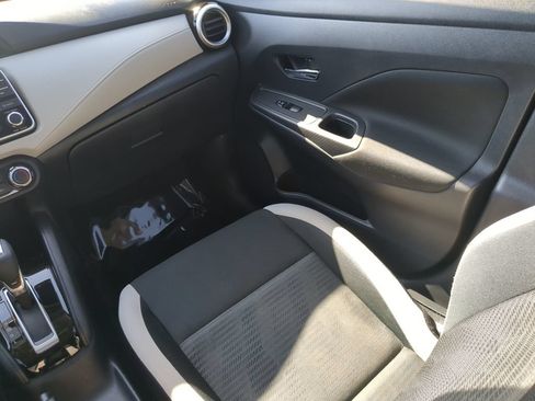 Used 2021 Nissan Versa SV FWD image 14