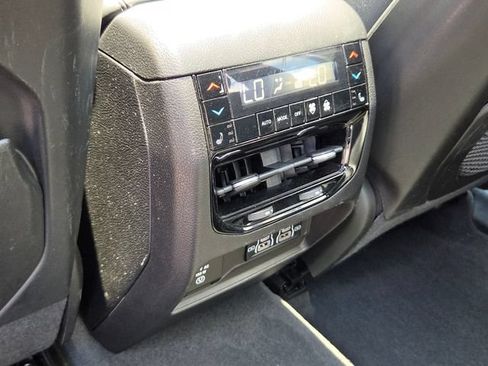 Used 2022 Jeep Grand Cherokee Overland w/ Luxury Tech Group IV RWD image 15