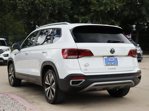 Certified 2022 Volkswagen Taos SE FWD image 6