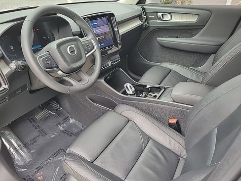 Used 2023 Volvo XC40 B4 Plus w/ Driver Assist Package image 13
