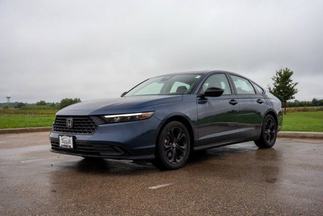 Used 2025 Honda Accord SE image 3