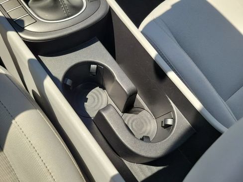 Used 2025 Hyundai Kona SEL FWD image 25
