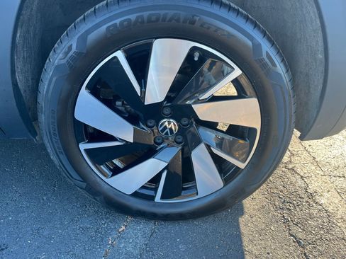 Used 2025 Volkswagen Atlas Cross Sport SE image 25