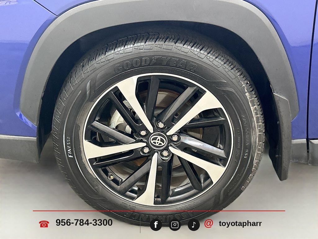 Used 2025 Toyota Corolla Cross AWD Hybrid w/ Convenience Package image 30