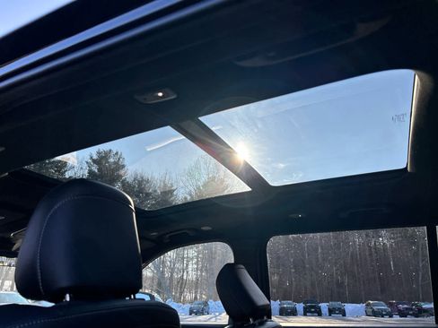 Used 2025 Jeep Grand Cherokee L Limited w/ Black Appearance Package image 23