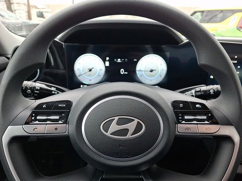 Certified 2024 Hyundai Elantra SEL image 18