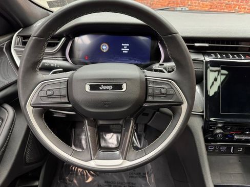 Used 2023 Jeep Grand Cherokee Altitude image 14