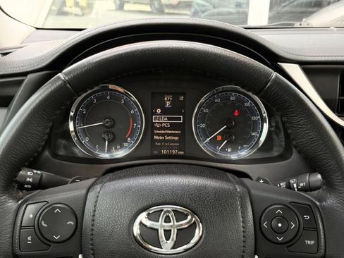 Used 2018 Toyota Corolla SE w/ SE Premium Package FWD image 30